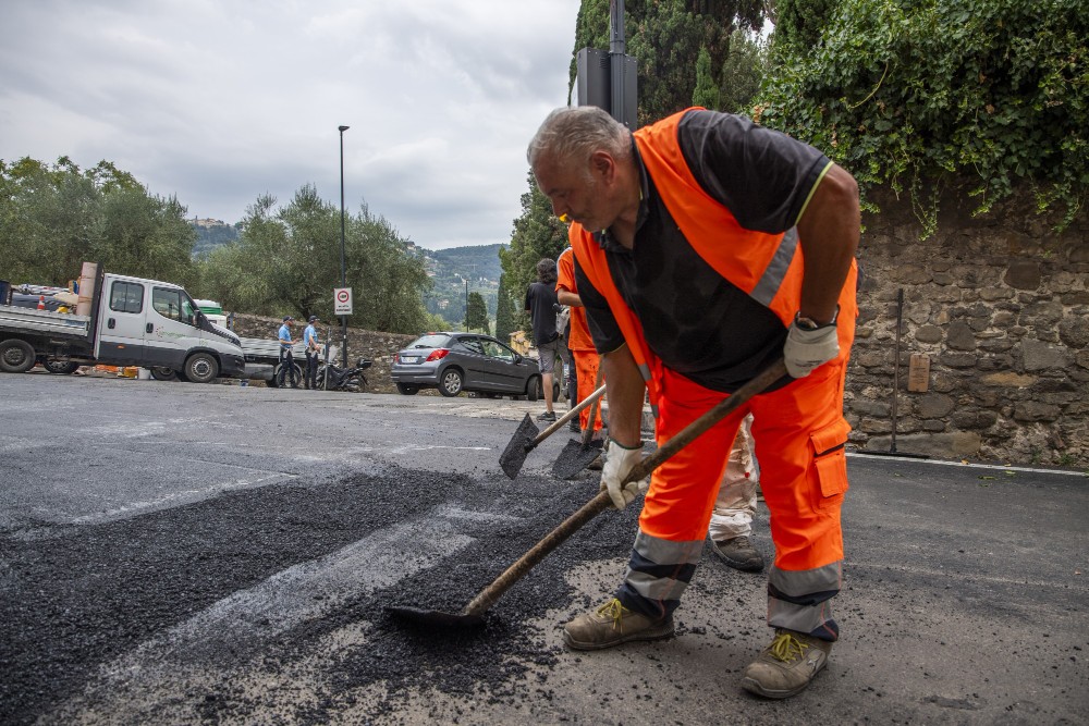 Caldo nei cantieri, la Cgil: «Fermare i lavori nelle ore più rischiose»