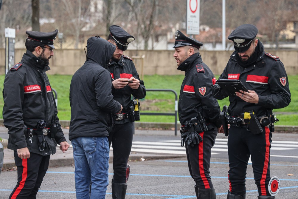 Tentata rapina con il coltello in via della Mattonaia: arrestati due giovani