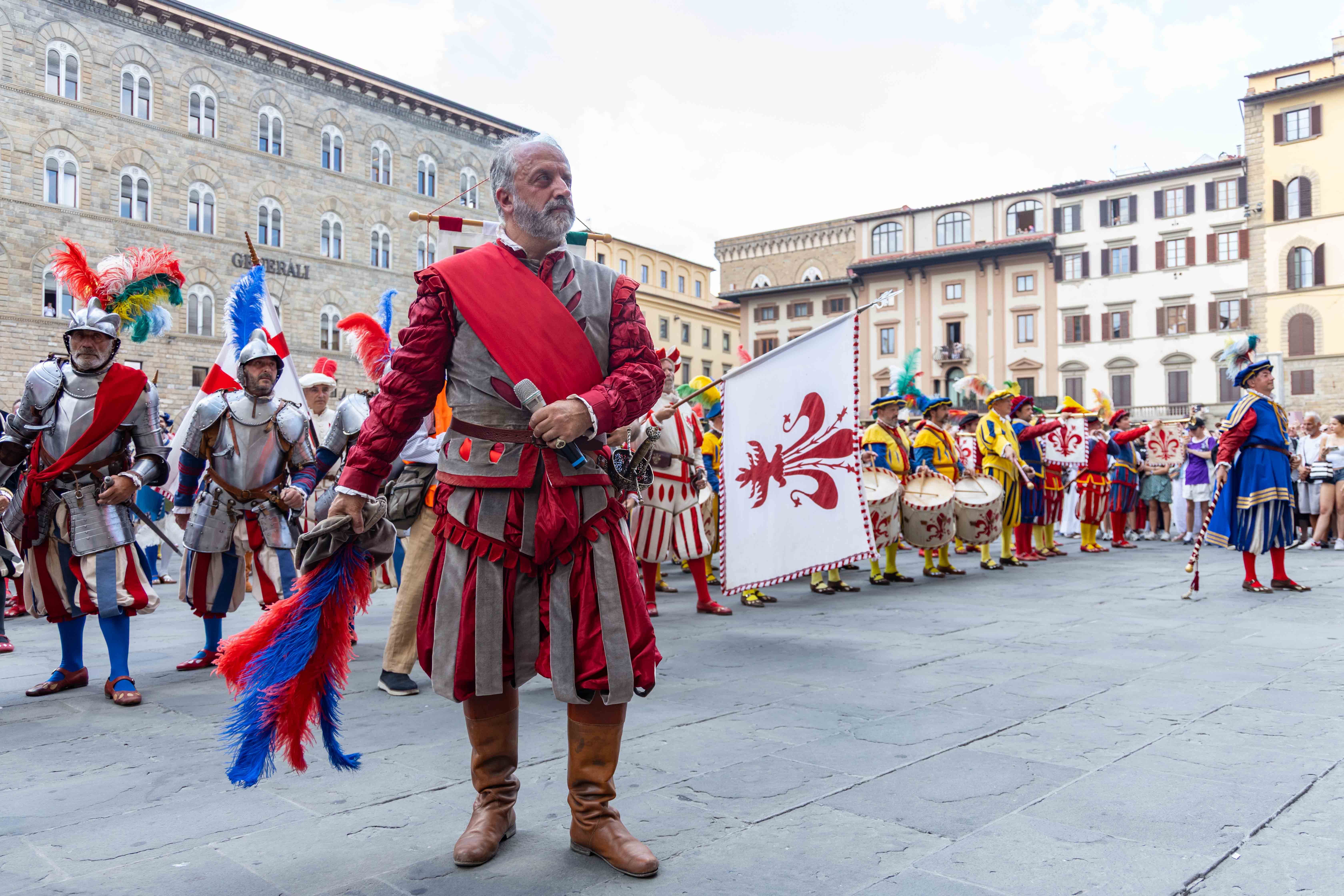 Corteo storico sotto il sole, ma la passione vince il caldo: «Per Firenze ne vale sempre la pena»