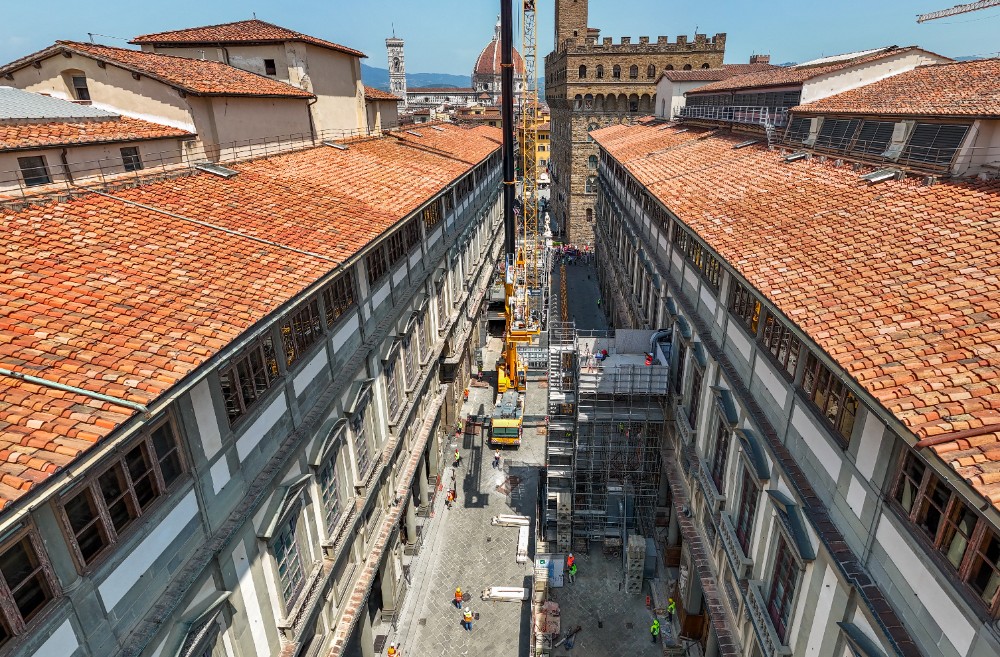 Caldo a Firenze, tregua negli Uffizi: riattivata la vendita dei biglietti in loco