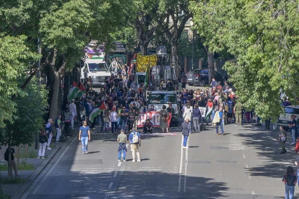 Corteo Wish Parade a Firenze con 12 carri