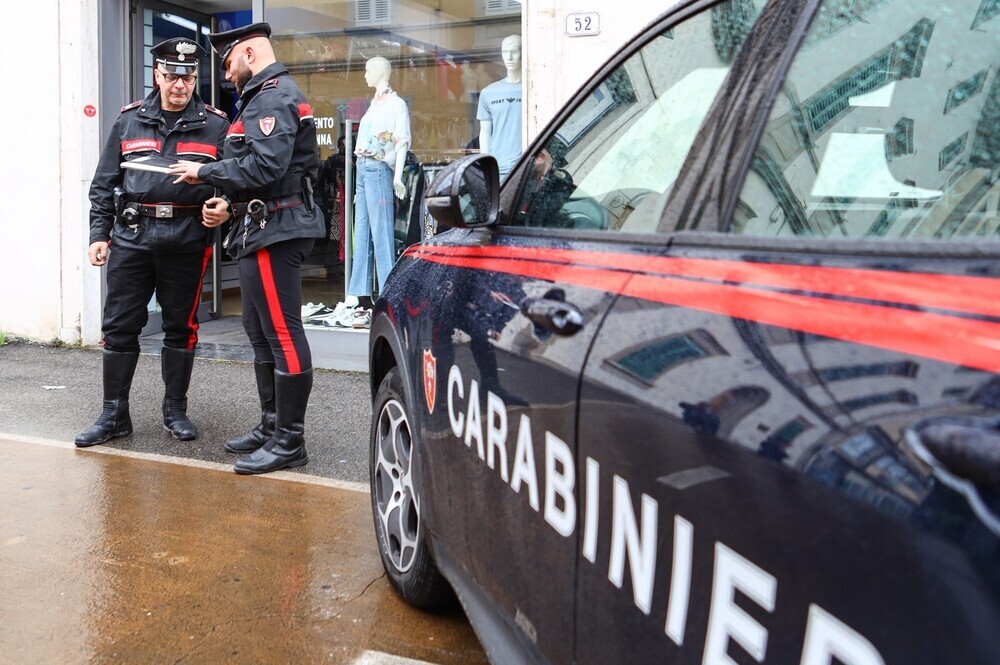 Denunciato 15enne a Firenze per tentata rapina con pistola a ragazzino