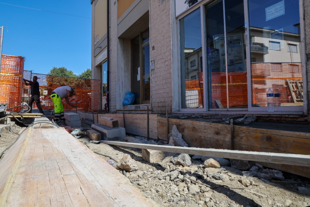 Al via la riqualificazione della pavimentazione in pietra in piazza Tommaseo e il rifacimento di marciapiedi e carreggiata in viale Righi