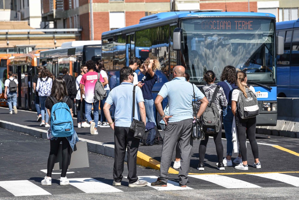 Firenze, arrivano 62 nuove pensiline per gli autobus: via libera al piano