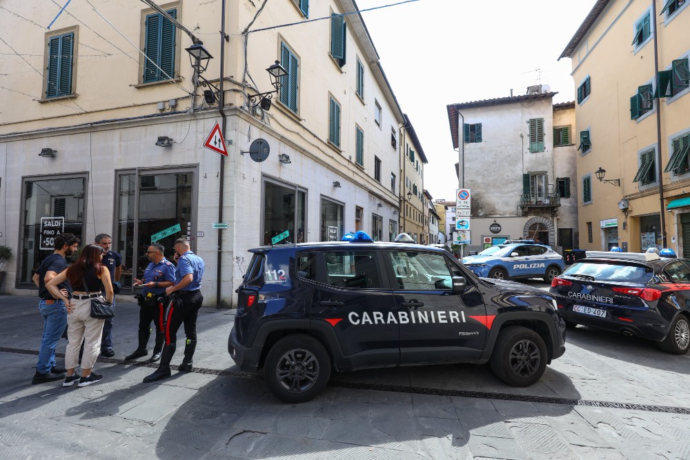 Furto in abitazione a Firenze, via orologi e contanti
