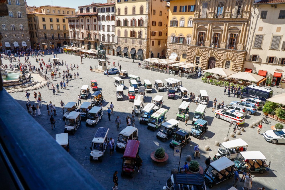 Firenze prepara la stretta sugli Ncc: ticket d'ingresso e limiti alla permanenza in Ztl