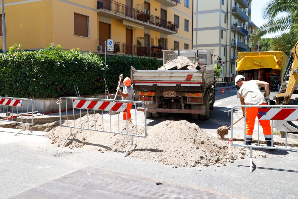 Firenze nella morsa del caldo, blackout a macchia di leopardo