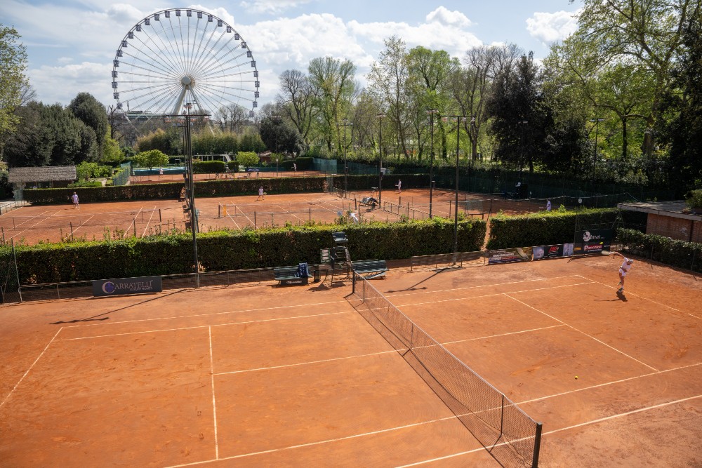 Wimbledon, Paolini soffre ma passa il turno