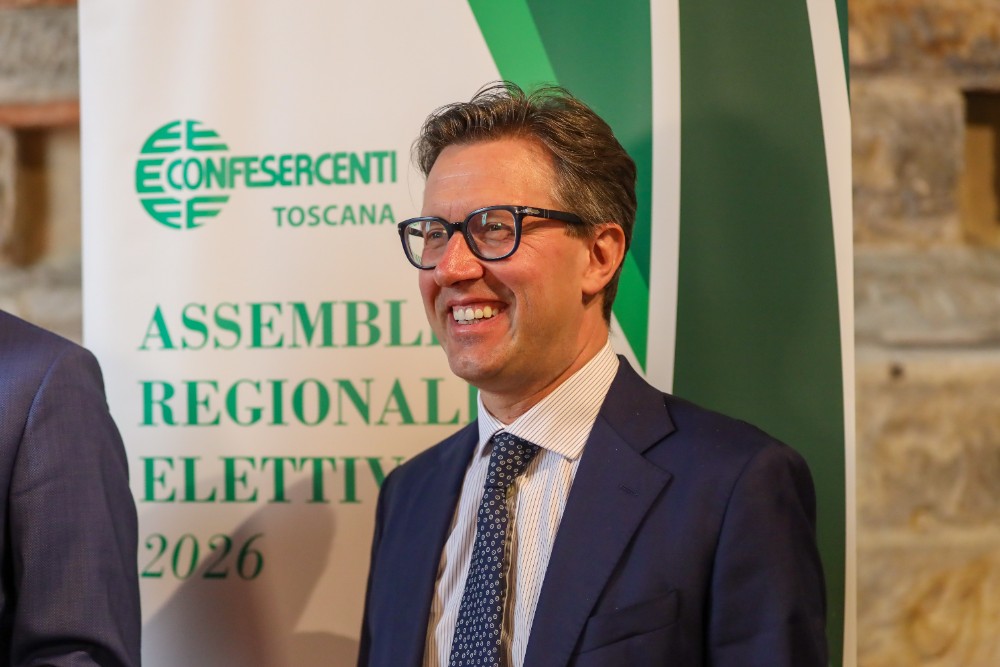 A via bandi per sostegno a lavoratori di commercio e turismo