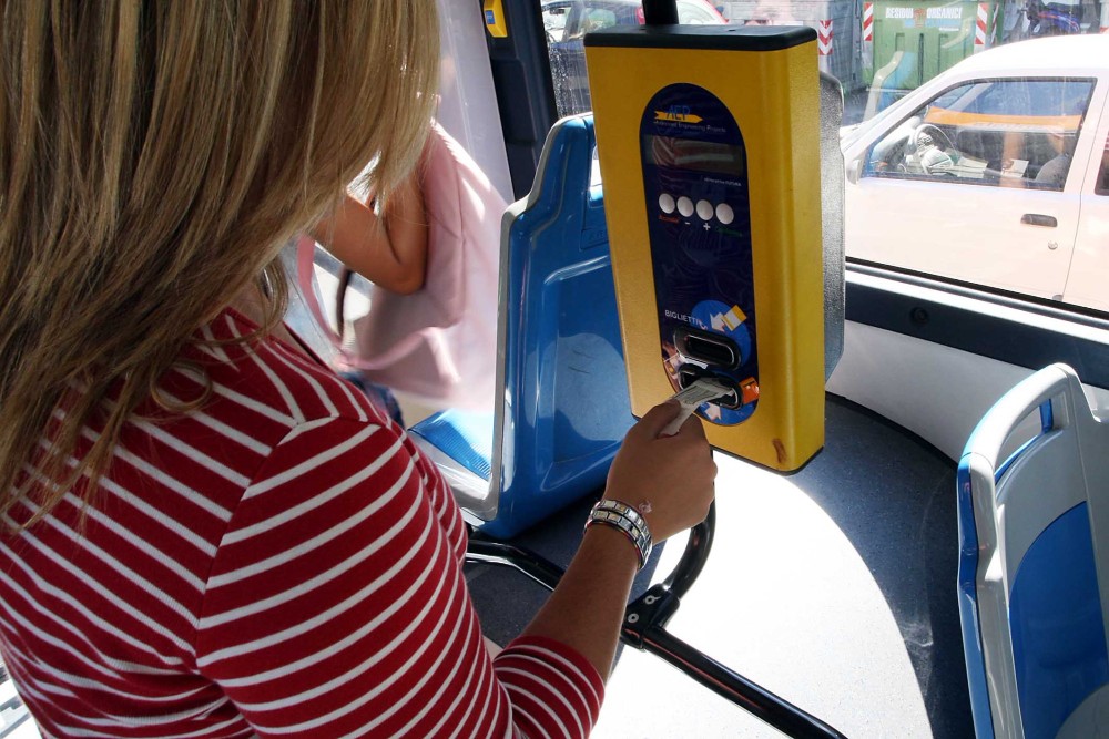 Aggressioni sui bus, i sindacati lanciano l'allarme: 