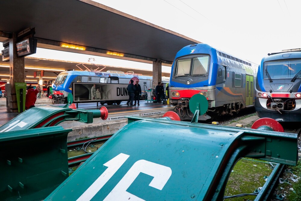 Stop treni a Firenze: tra passeggeri c'è chi promuove assistenza e chi no