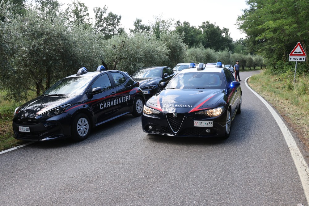 Controlli Cc alle Cerbaie, arrestati due giovani in possesso droga e machete