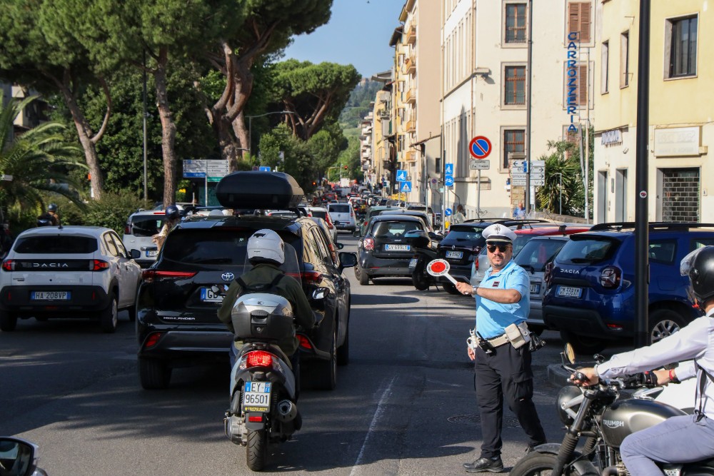 Firenze resta l'auto-dipendente: «Costa meno ed è più veloce»