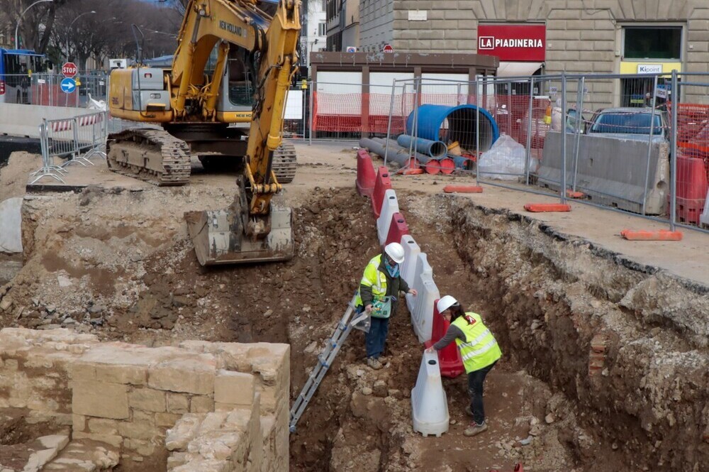 Scavi tramvia Firenze: in area Beccaria visibile porzione cerchia mura medievale