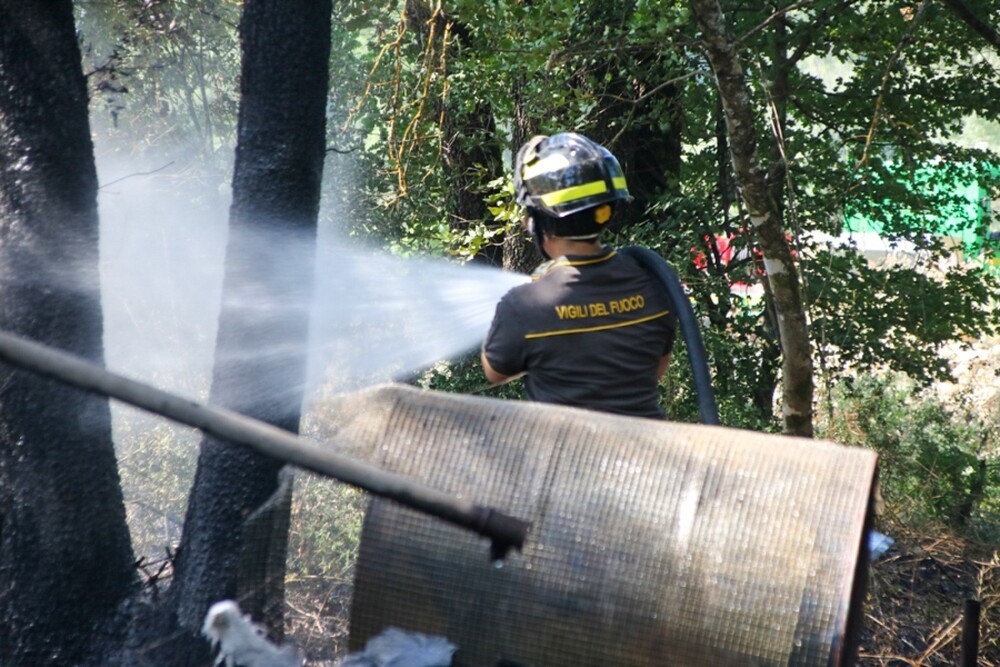 Fiamme in azienda smaltimento rifiuti a Colle Val d'Elsa