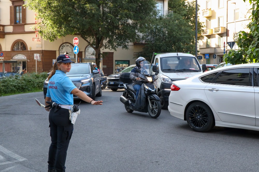 Via Panzani, traffico deviato su via dei Conti: rallentamenti nel cuore del centro