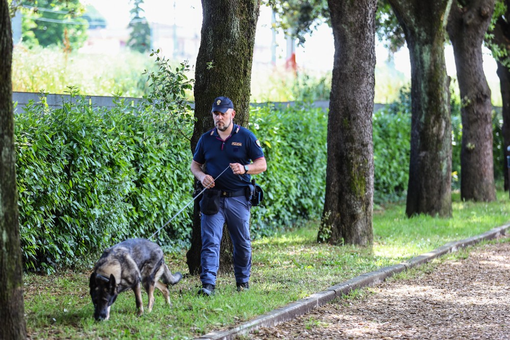 Droga, controlli con unità cinofile polizia locale nei parchi di Prato