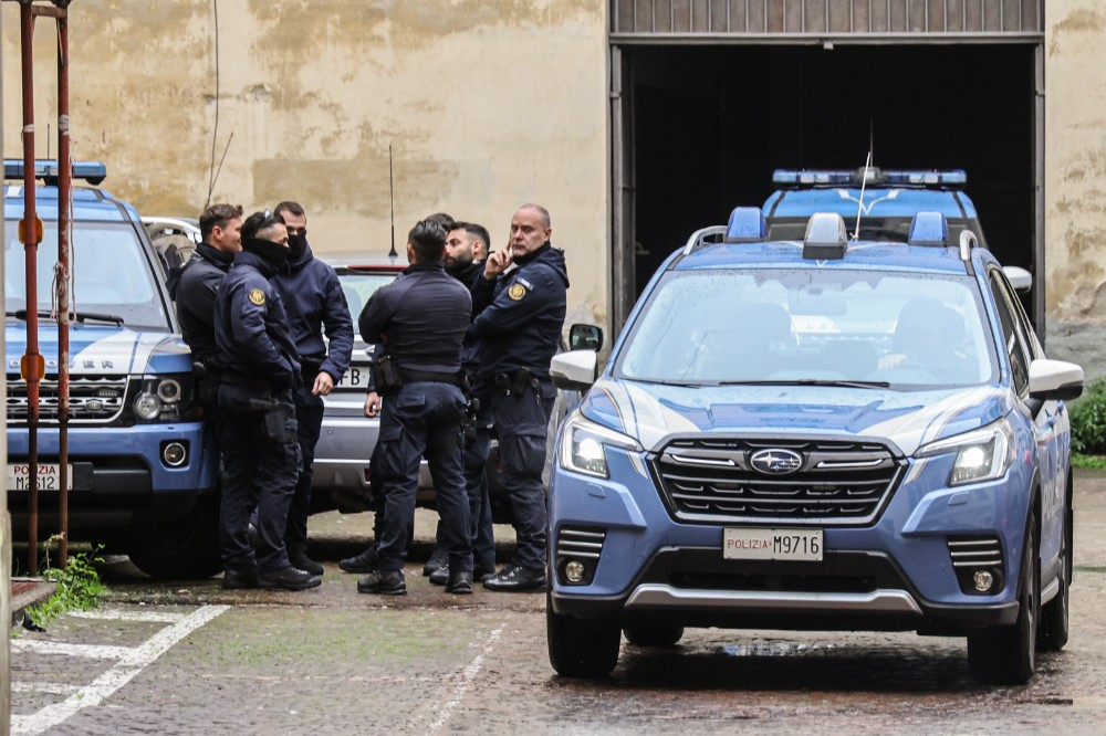 Doppio blitz della Polizia Municipale in due terreni trasformati in insediamenti abusivi