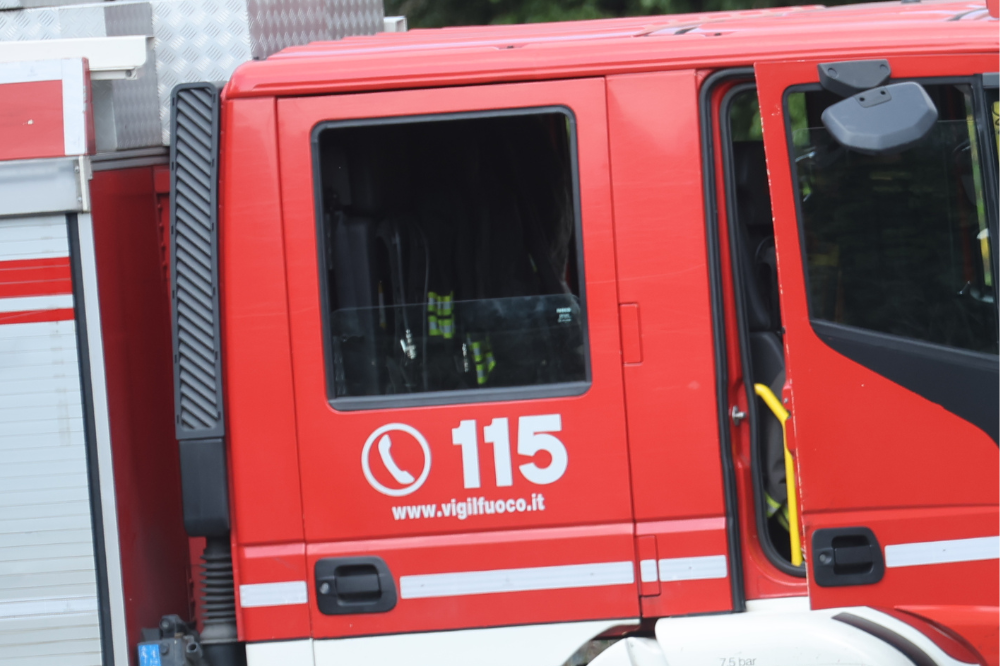 Incendio all’Osmannoro, bonifica in corso dopo una notte di lavoro