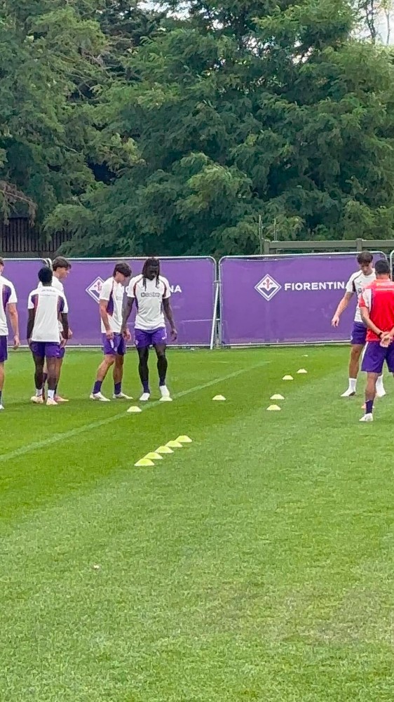 Fiorentina, Kean torna in gruppo. Valdebenas raggiunge il ritiro inglese