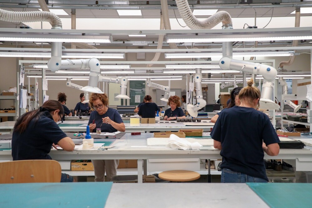 Ferragamo: ricavi a 468 milioni nel primo semestre 2026, utile a 1,5 milioni