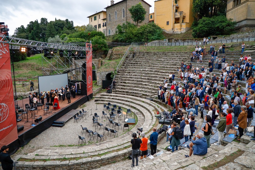 Al Teatro Romano di Fiesole arrivano le Bambine ribelli: in scena Thony con l'Orchestra Multietnica di Arezzo