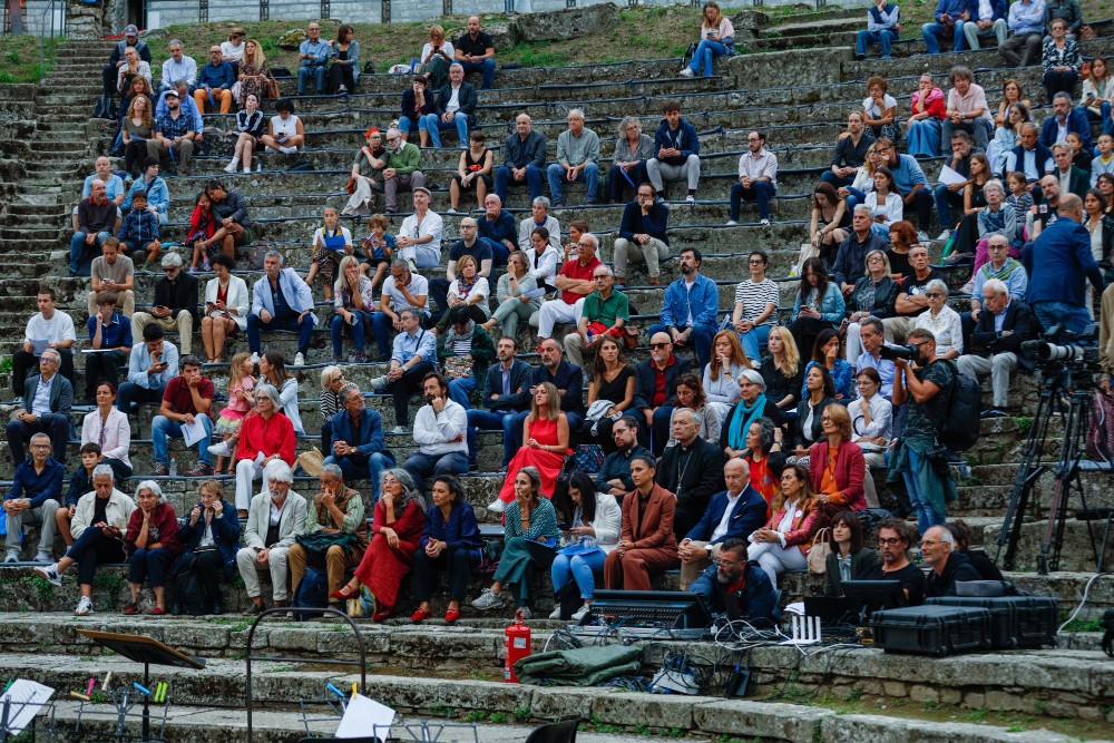 Pietro Grossi porta Conrad al Teatro Romano: «Il mare insegna a non perdere la rotta»