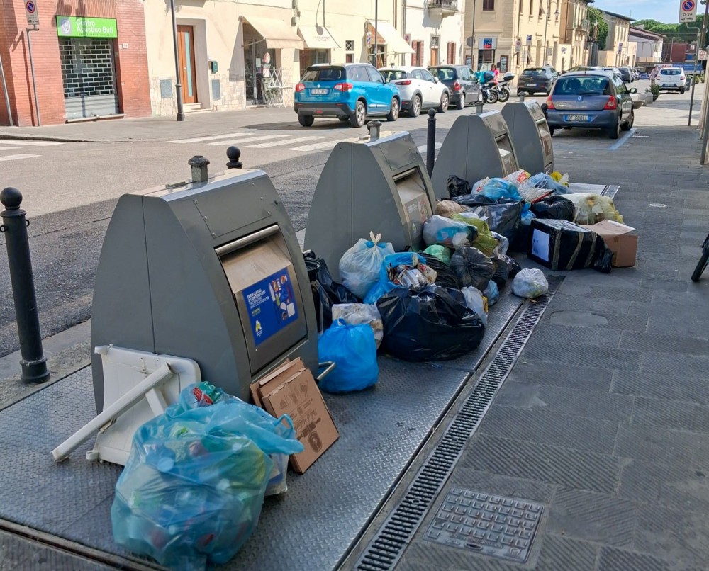 Rifiuti, a Prato via a lavori per postazione interrate di nuova generazione