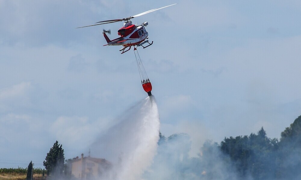 Rogo in bosco a Firenzuola: nuovo intervento degli elicotteri