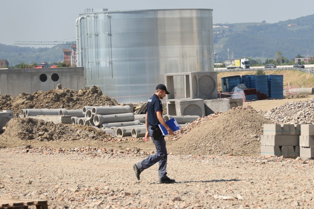 Capp Plast, operaio ucciso dal crollo di un bancale: si indaga sulla dinamica