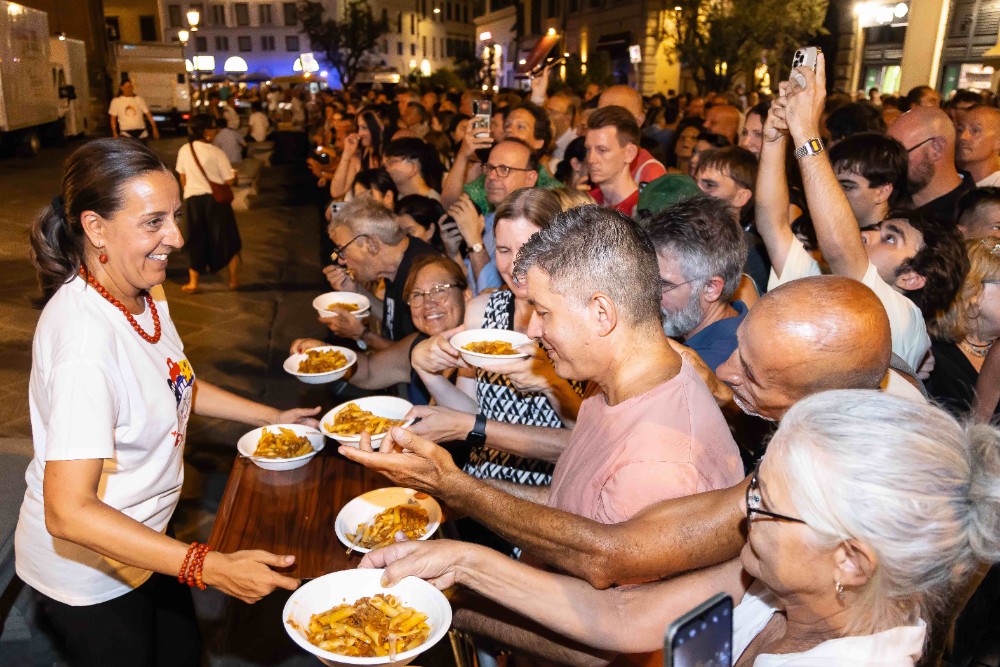 San Lorenzo, festa in piazza con due tonnellate di cocomero