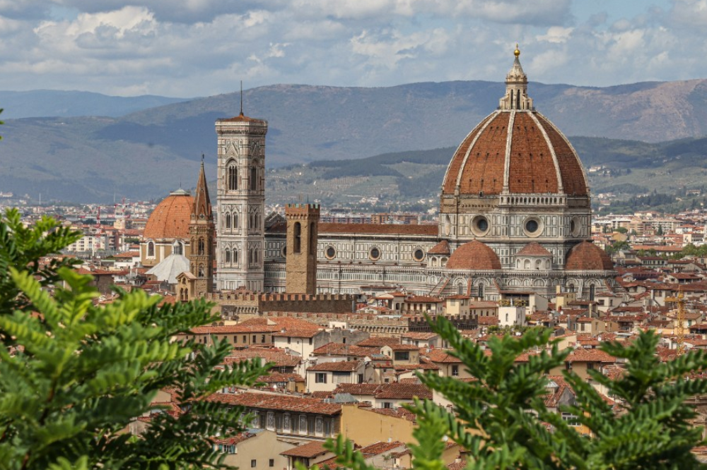 Firenze, la piscina Costoli al fianco dei bambini autistici: firmato l'accordo tra Comune e associazione Astrolabio