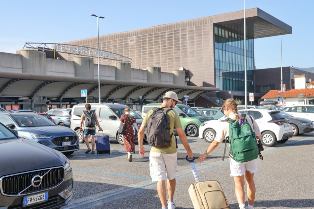 Trasporto aereo, il 13 settembre scatta lo sciopero a Firenze e Pisa: quattro ore di stop negli scali toscani