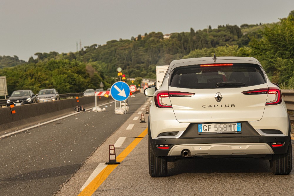 Auto contromano sulla Firenze-Livorno, Tir evita incidente