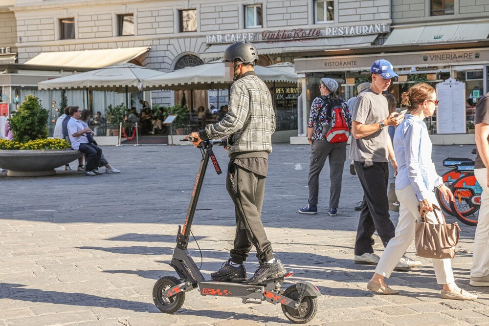Monopattini elettrici: a Prato 52 multe da inizio agosto