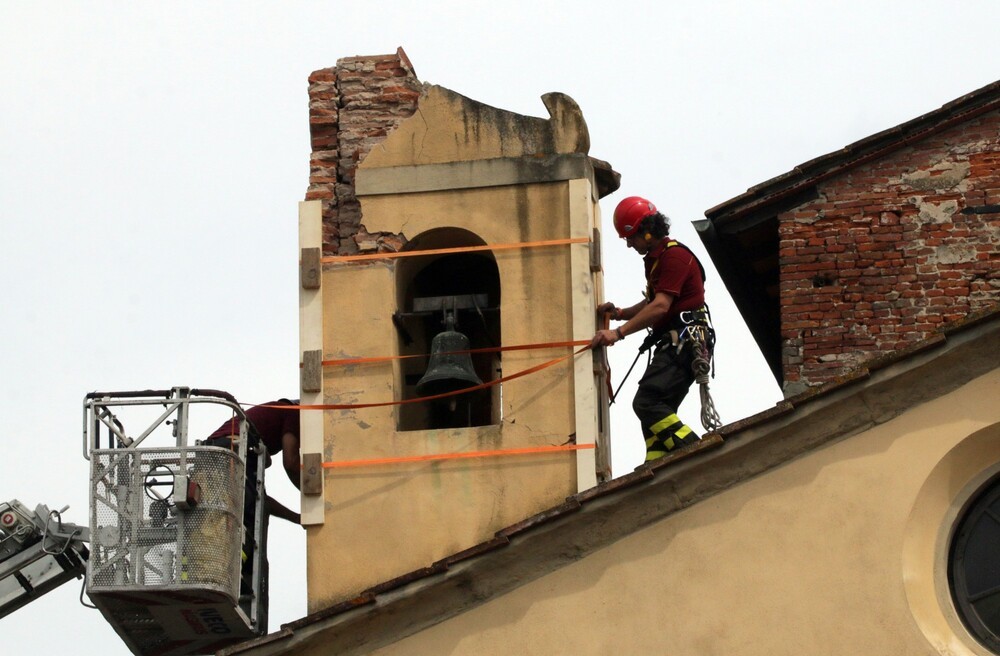 Fulmine danneggia torri dei fari all'impianto sportivo del Grassina
