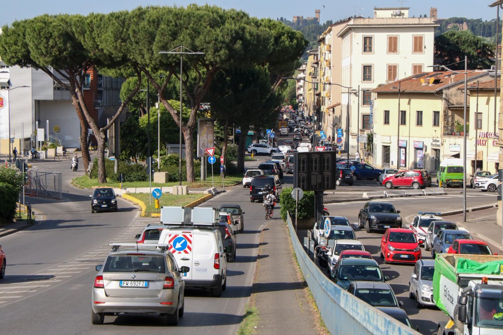 Via Mannelli, primo test per la nuova viabilità: dubbi su semafori e parcheggi