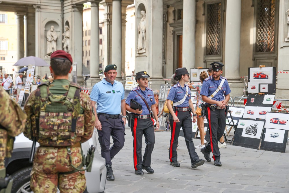 Prato, coppia di turisti rapinata al rientro in hotel