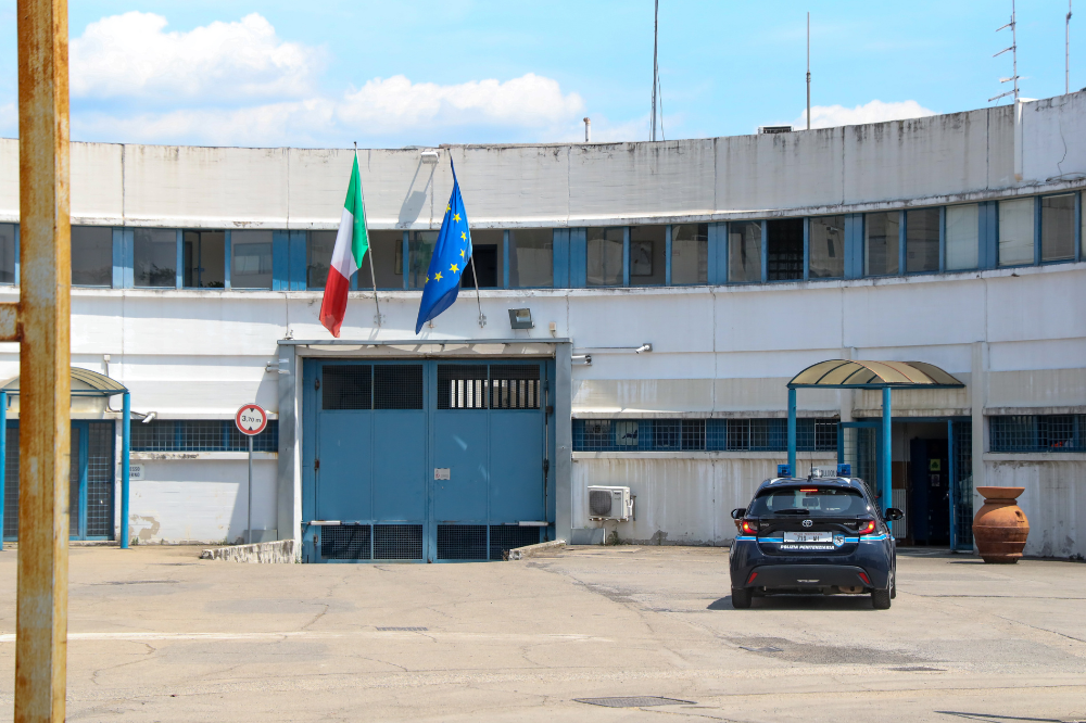 Sollicciano, ancora un’aggressione: detenuto colpisce un agente con un pugno al volto