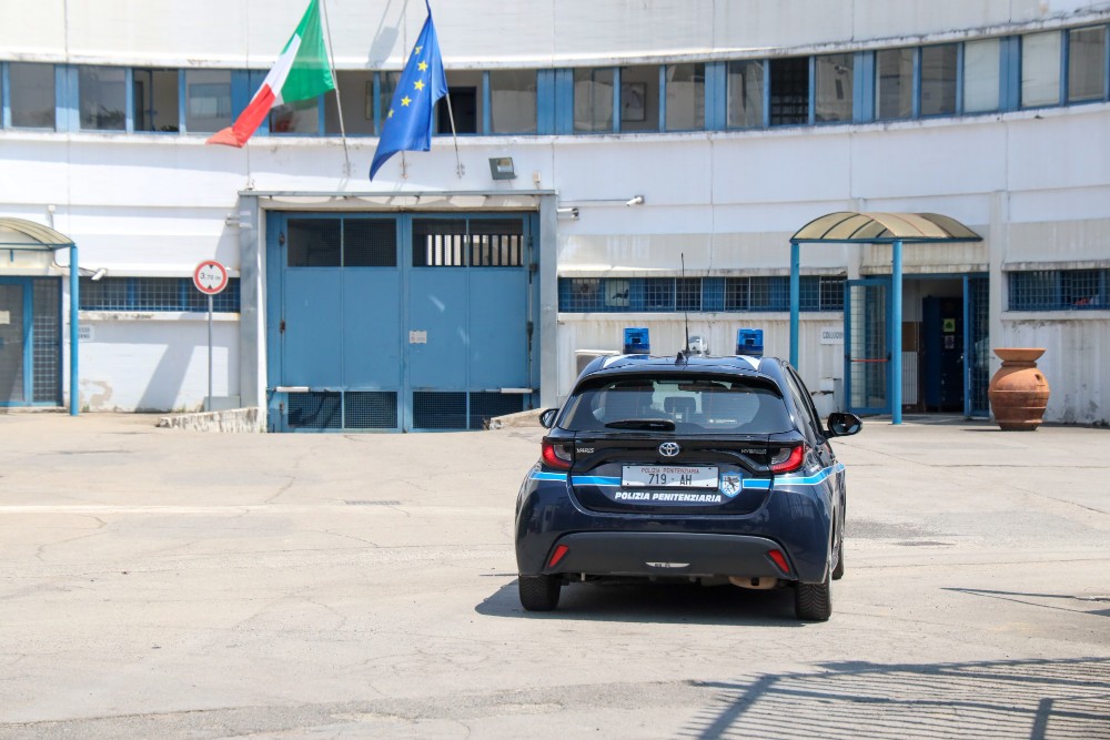 Sollicciano, due agenti aggrediti. La Uil: «Il carcere è fuori controllo»