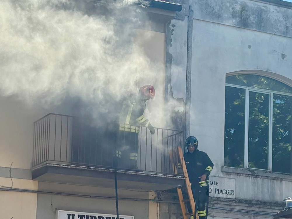 Incendio in casa a Montespertoli, 66enne portato a Centro grandi ustioni a Pisa