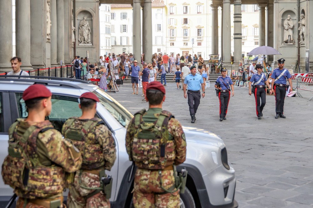 Coltello alle Cascine, aggrediti due agenti della Polizia municipale