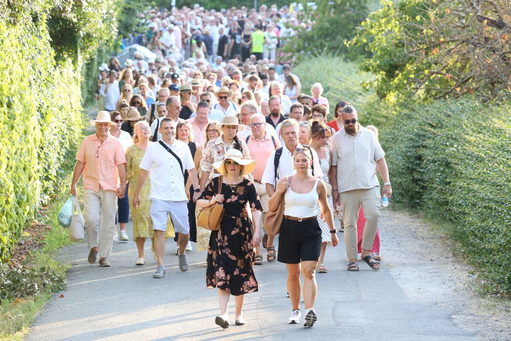 La Pergola apre l’autunno raccontando guerre e condizione femminile