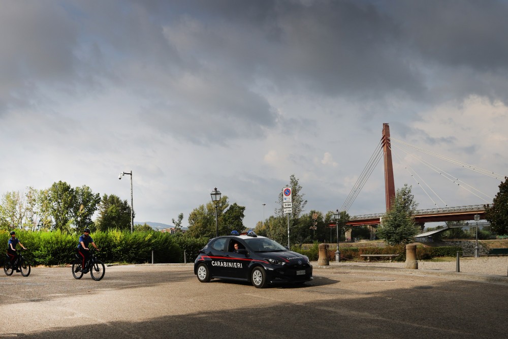 Autista del 118 aggredito da un turista: naso fratturato e taglio al volto