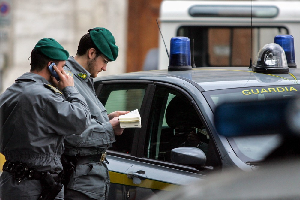 Lavoro nero, sospeso centro massaggi nel Fiorentino