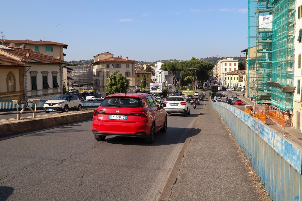 Nuova viabilità in piazza Alberti, i commercianti: «Incassi in calo e clienti in difficoltà»