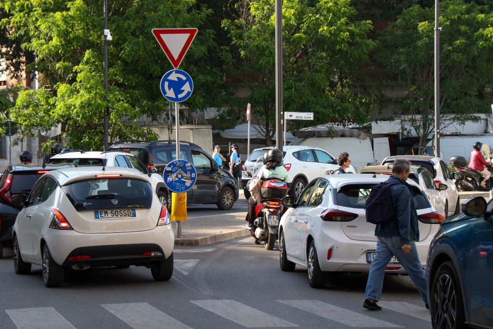 Firenze, i navigatori possono aumentare il traffico: «Tutti sulle stesse strade»
