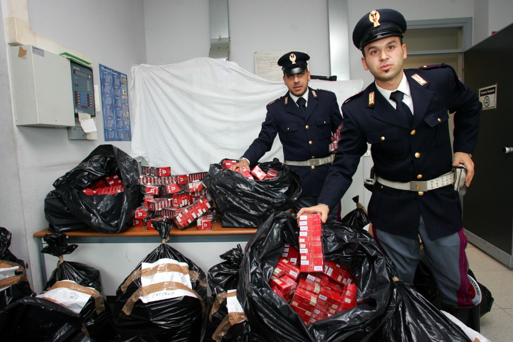 Sequestro di sigarette illegali a Prato, ecco il nuovo business della criminalità cinese