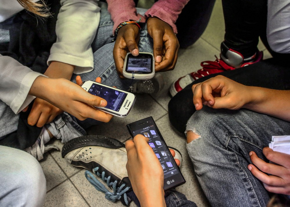 Meno registro elettronico e ritorno al diario: Firenze detta le regole sul digitale a scuola