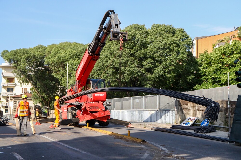 AGGIORNATA - In centinaia a ponte al Pino per la riapertura dopo 4 mesi di lavori